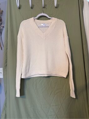 Time and Tru Cream V-Neck Ribbed Knit Sweater